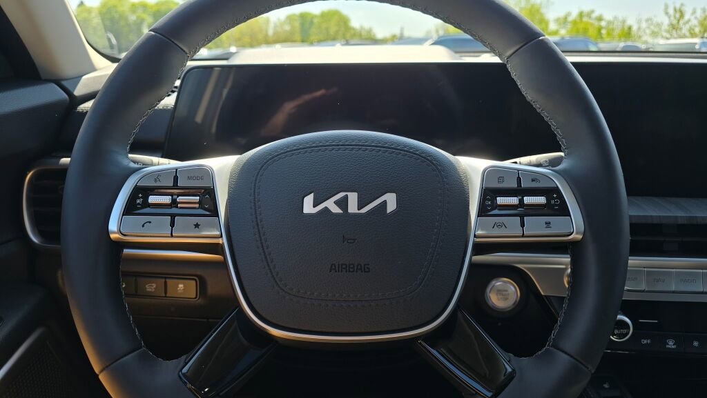 Used 2025 Kia Telluride EX w/ EX Captain's Chair Package AWD/4WD image 27