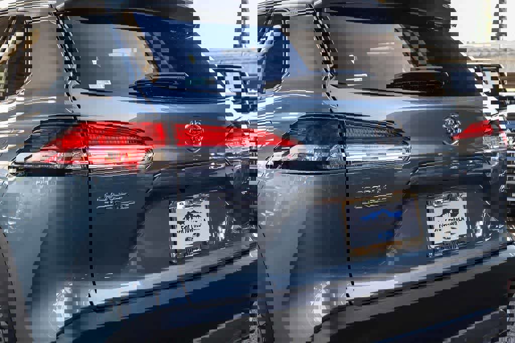 Used 2024 Toyota Corolla Cross LE w/ Moonroof Package image 9