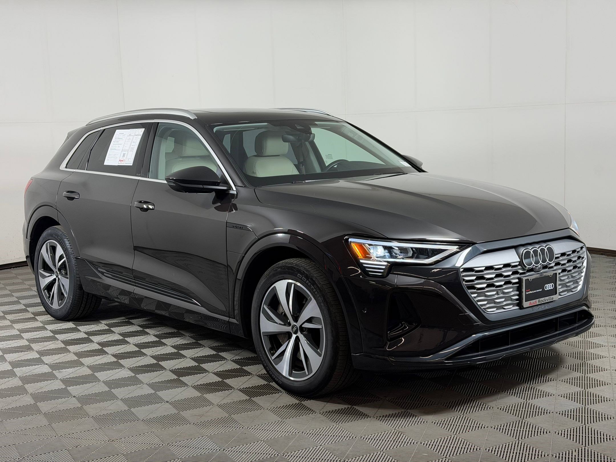 Used 2024 Audi Q8 e-tron Premium Plus w/ Premium Plus Package AWD/4WD image 7
