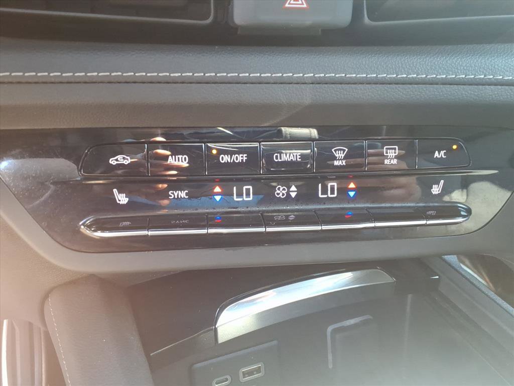 Used 2023 Buick Envision Essence w/ Sport Touring Package image 17