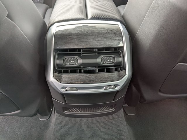 Used 2025 BMW i7 eDrive50 w/ Premium Package image 17