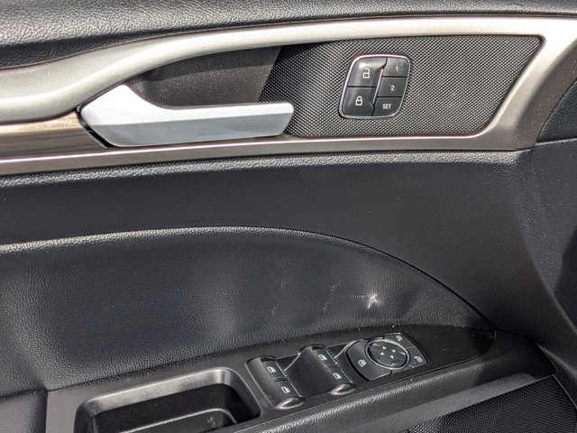Used 2020 Ford Fusion SEL FWD image 11