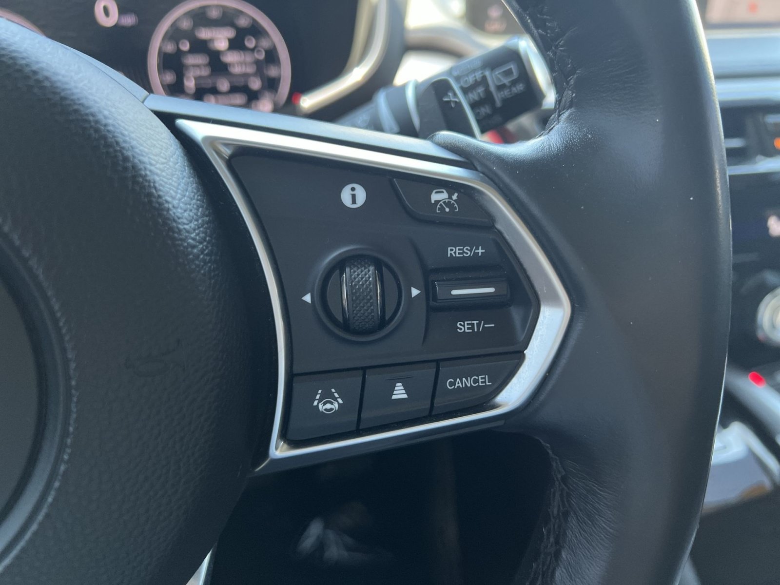 Used 2024 Acura MDX SH-AWD w/ Technology Package image 33