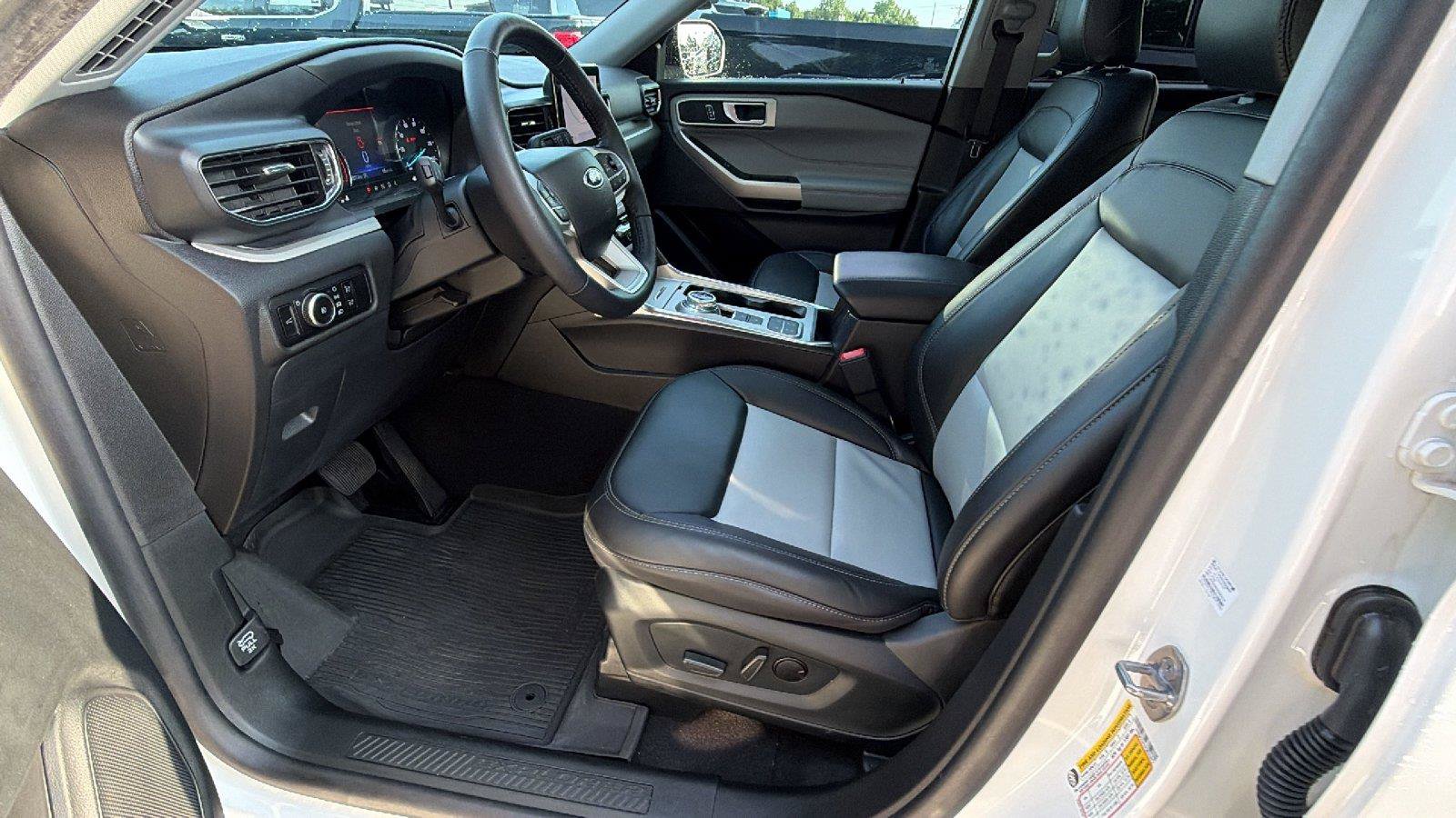 Used 2023 Ford Explorer XLT w/ Equipment Group 202A RWD image 17