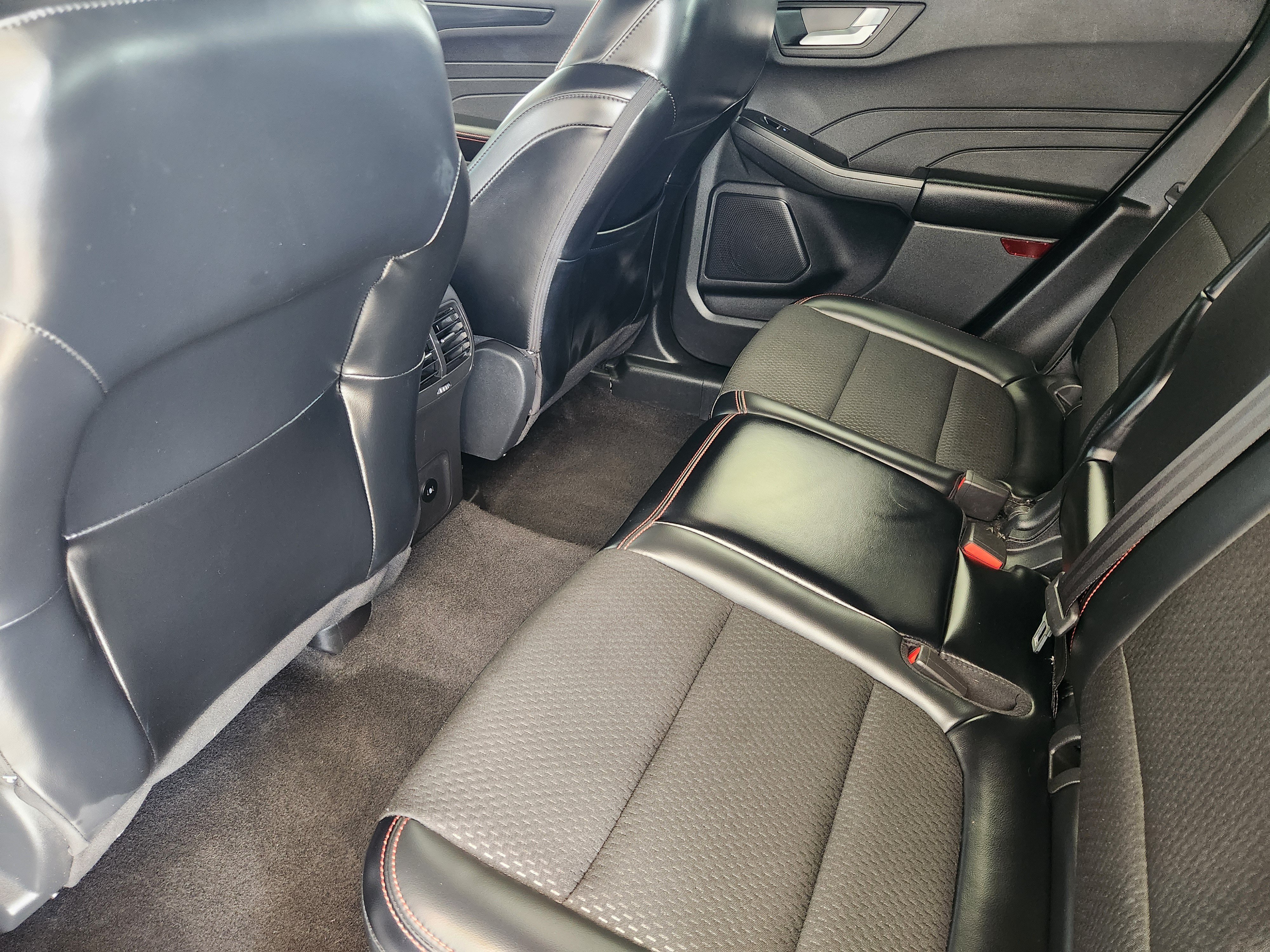 Used 2025 Ford Escape ST-Line FWD image 31