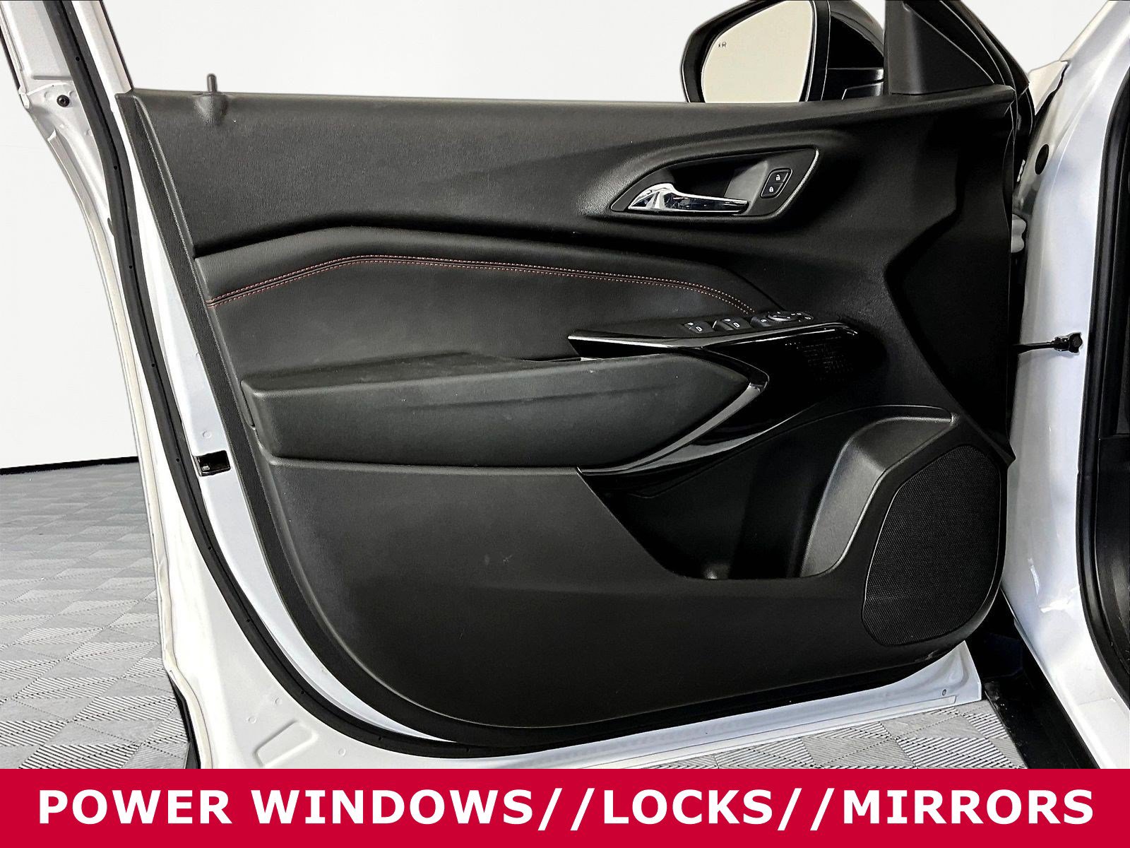 Used 2024 Chevrolet Trax RS w/ Sunroof Package FWD image 18