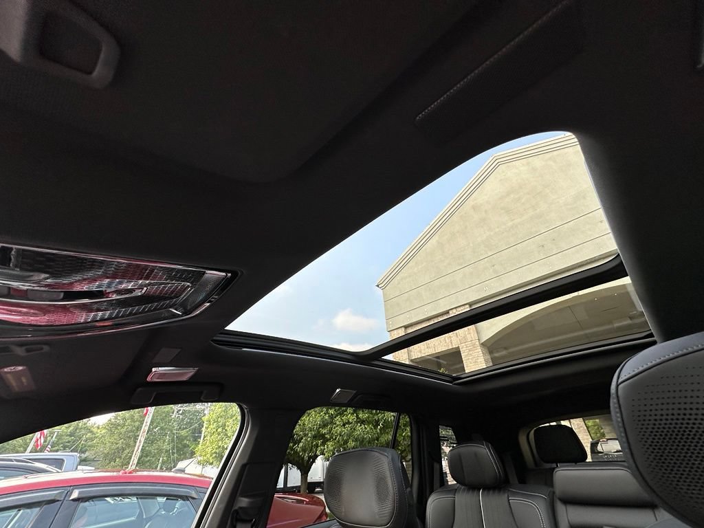Certified 2026 Cadillac Vistiq Luxury AWD/4WD image 21