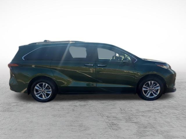 Used 2025 Toyota Sienna Limited image 5