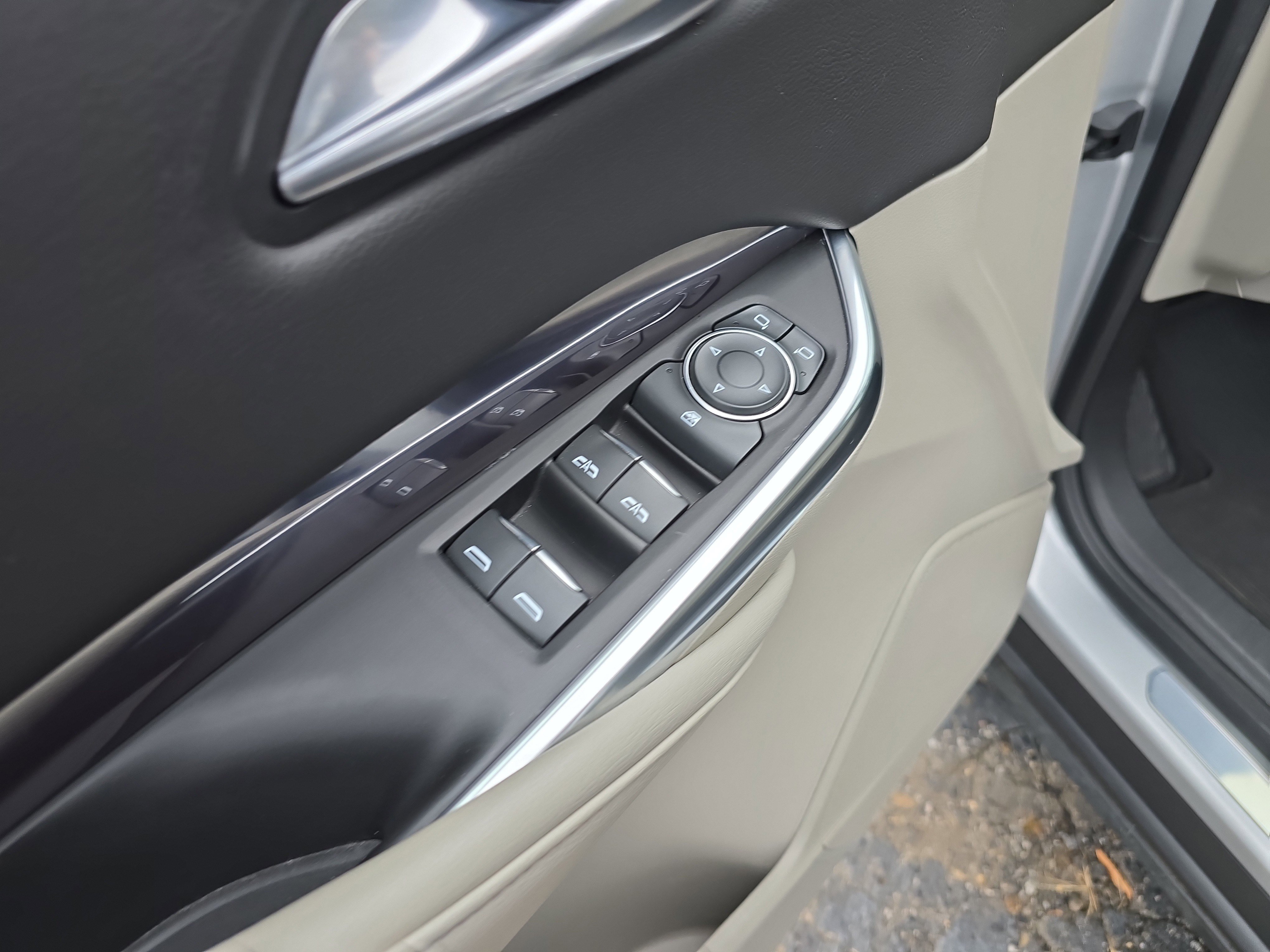 Used 2021 Cadillac XT4 Luxury w/ Cold Weather Package image 21