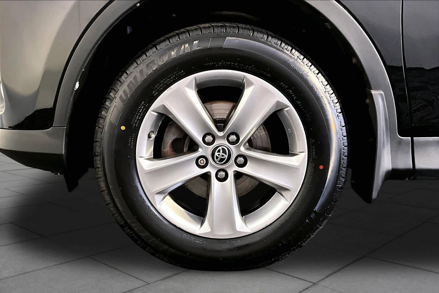Used 2015 Toyota RAV4 XLE AWD/4WD image 10