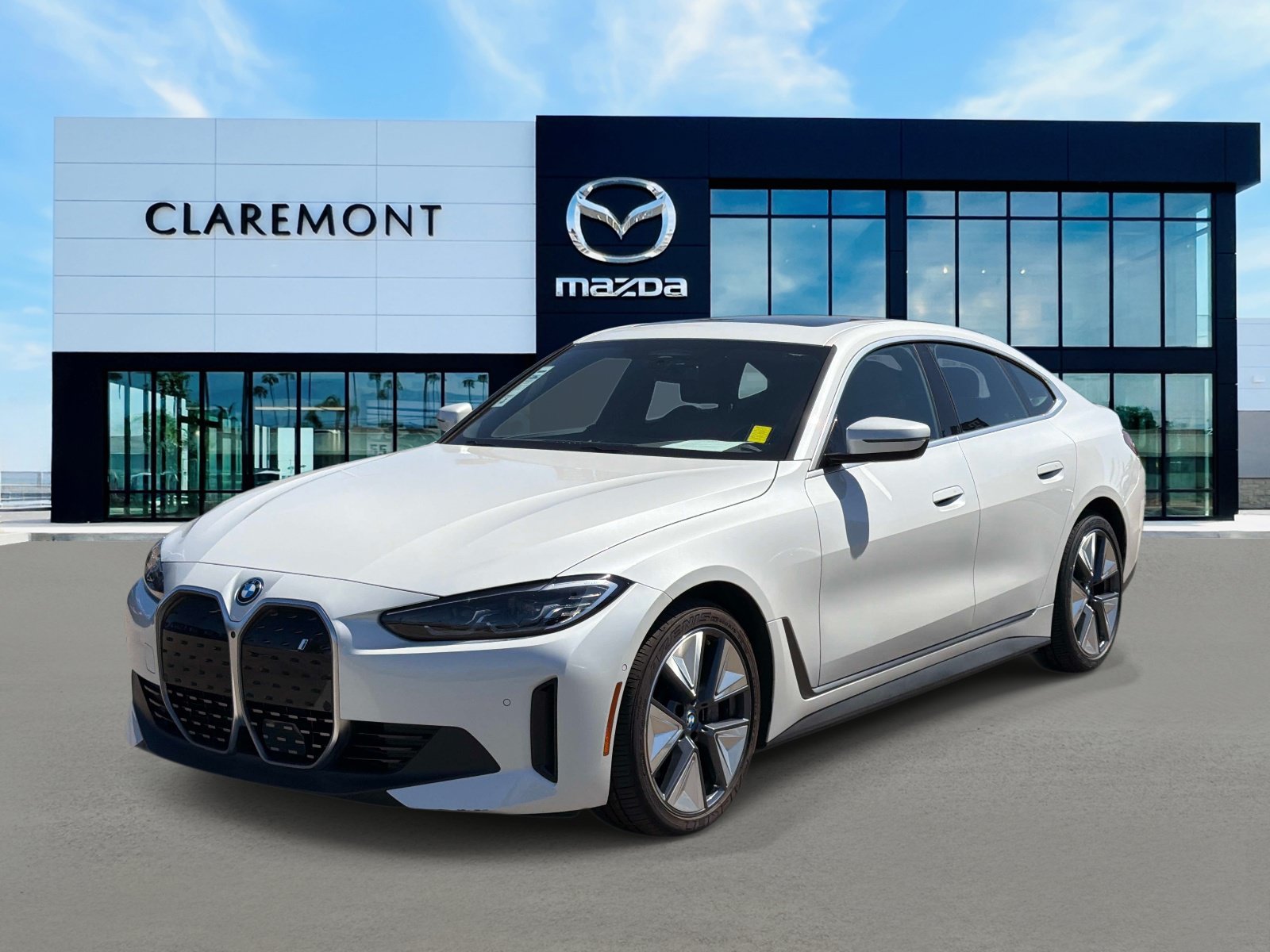 Used 2023 BMW i4 eDrive40 RWD image 3