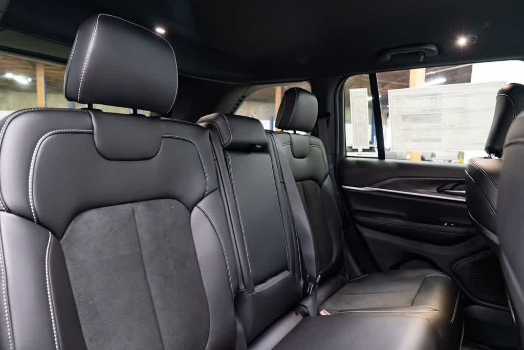 New 2026 Jeep Grand Cherokee Altitude AWD/4WD image 31