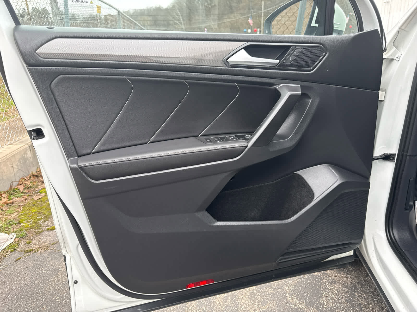 Used 2022 Volkswagen Tiguan SE image 12