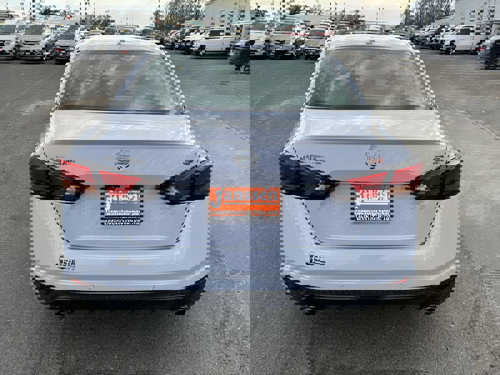 Used 2024 Nissan Altima 2.5 SR image 3