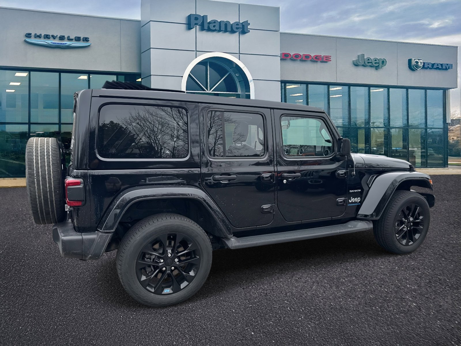 Used 2023 Jeep Wrangler Unlimited Sahara w/ Cold Weather Group image 2