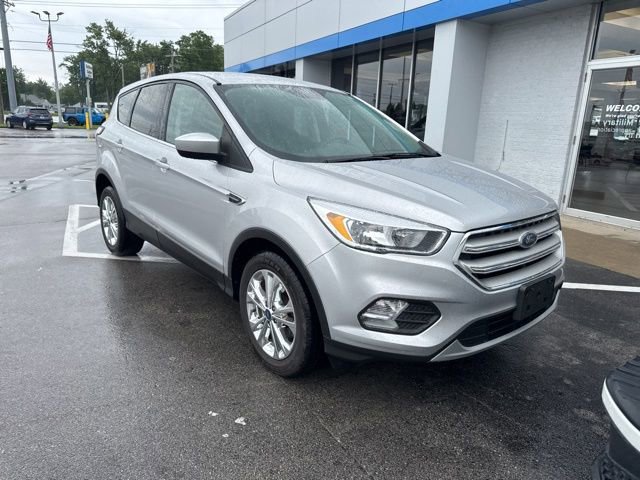 Used 2017 Ford Escape SE FWD image 2