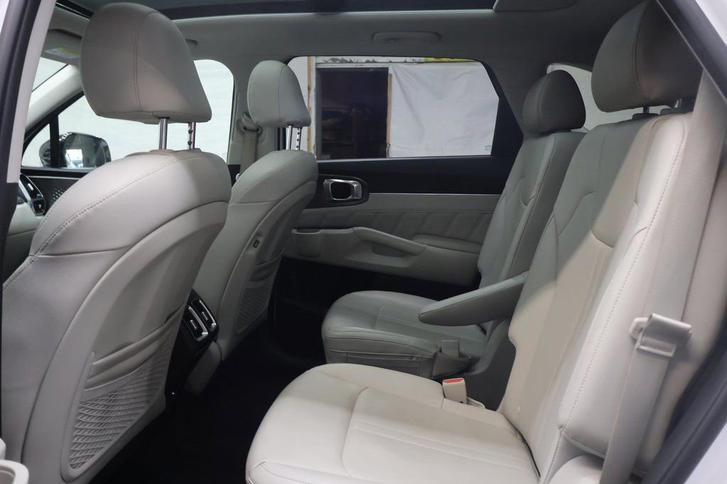 Used 2021 Kia Sorento SX image 16
