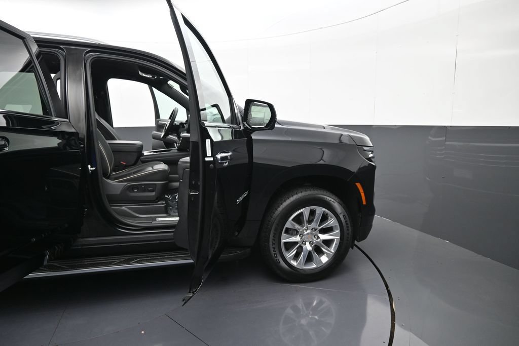 Used 2026 Chevrolet Suburban Premier AWD/4WD image 9