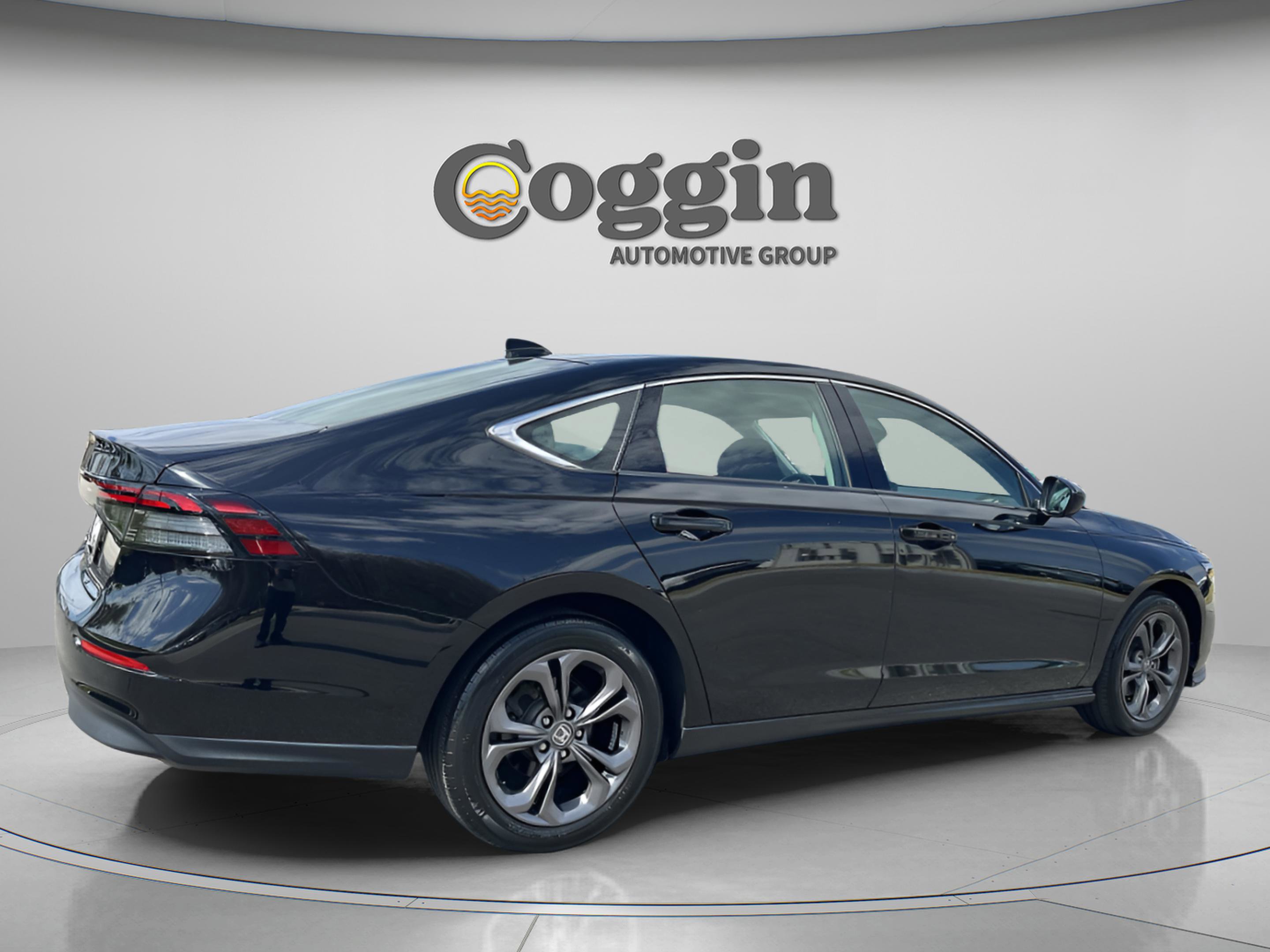 Used 2023 Honda Accord EX image 7