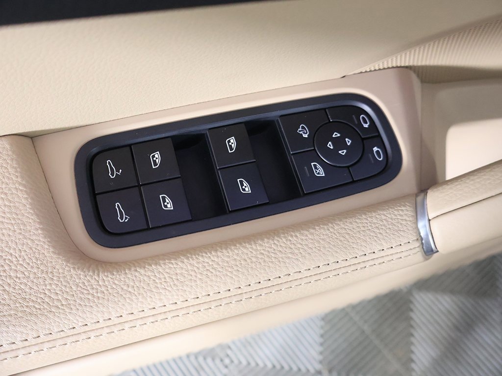 Used 2022 Porsche Cayenne image 42