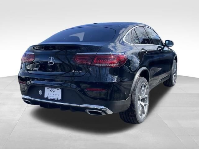 Used 2022 Mercedes-Benz GLC 300 4MATIC Coupe image 4