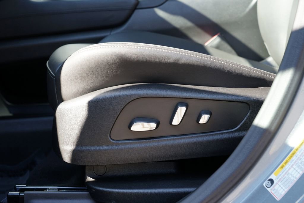 Used 2025 Cadillac XT6 Premium Luxury image 15