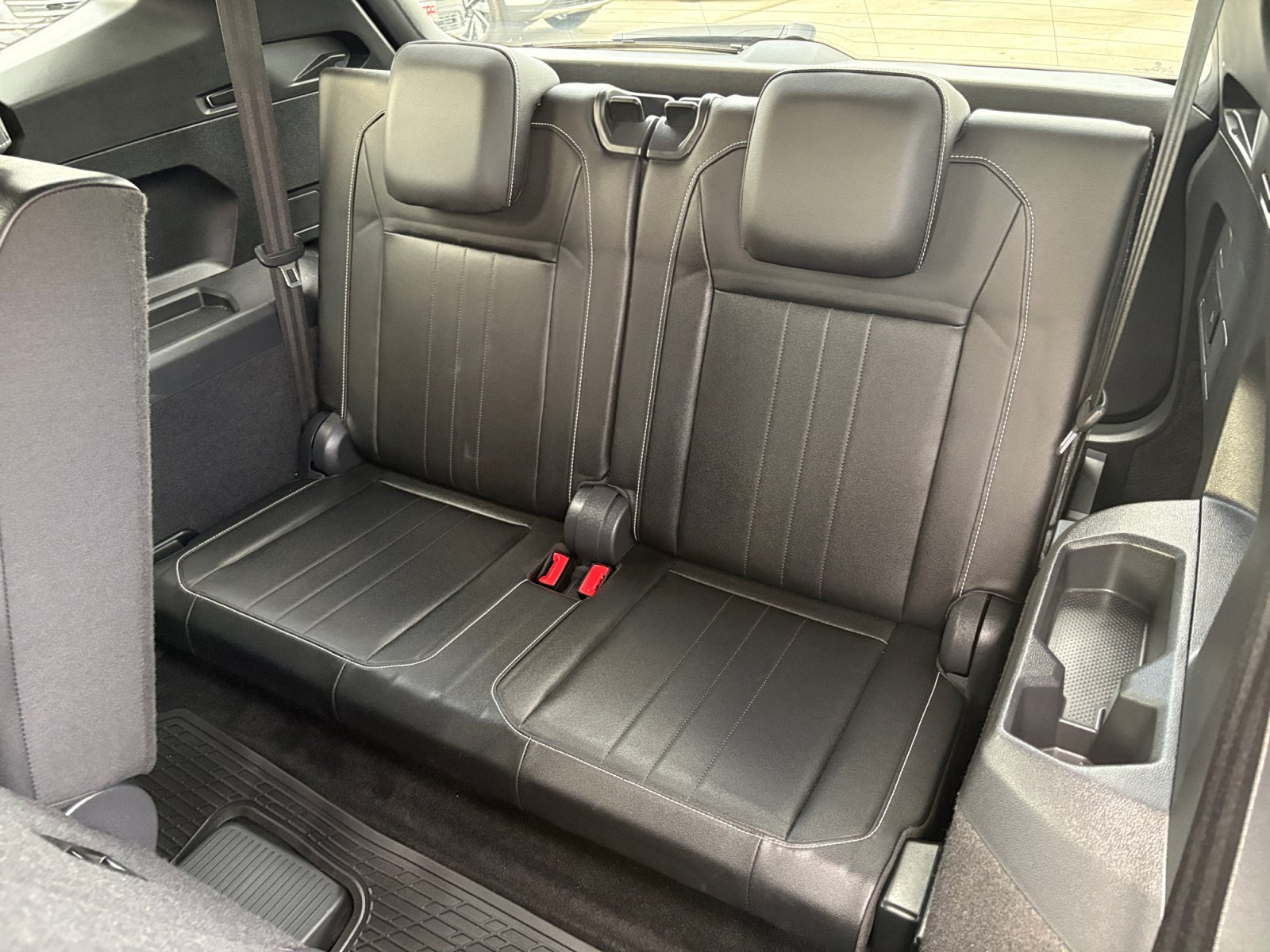 Used 2023 Volkswagen Tiguan SE R-Line FWD image 22