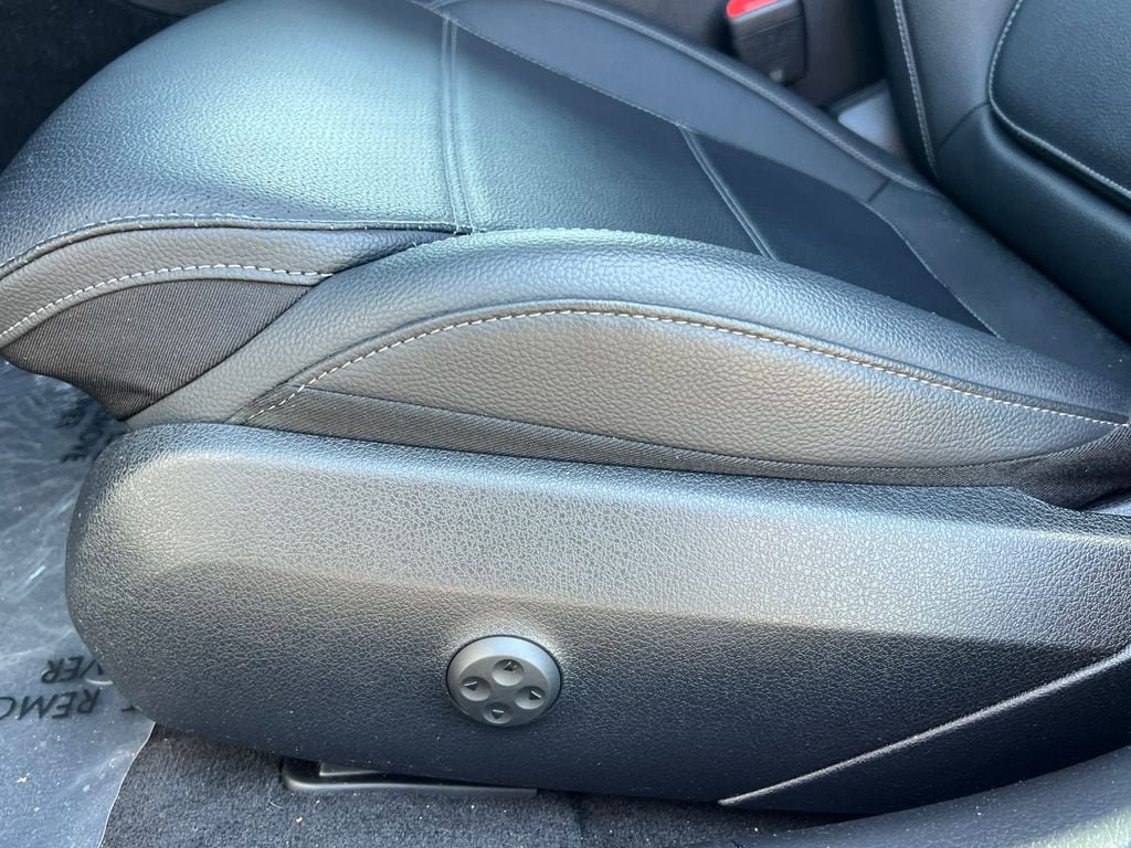 Used 2023 Mercedes-Benz C 300 4MATIC Sedan image 12
