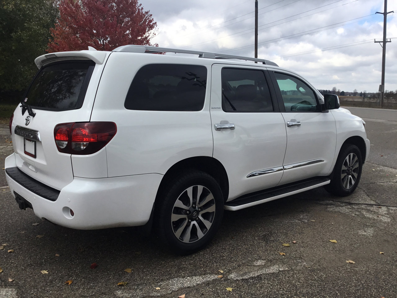 Used 2019 Toyota Sequoia Limited w/ Safety & Convenience Package image 5