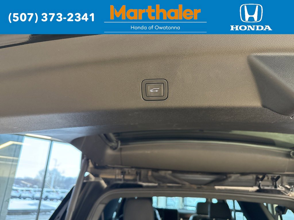 Used 2025 GMC Yukon XL Denali image 16