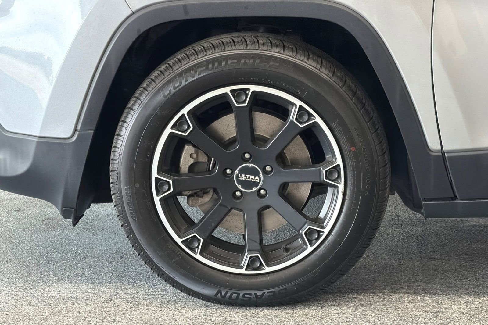 Used 2017 Jeep Cherokee Sport FWD image 22