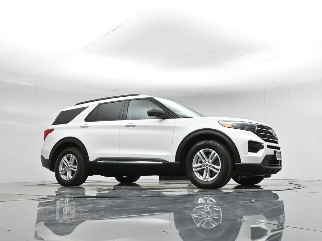 Certified 2023 Ford Explorer XLT image 4