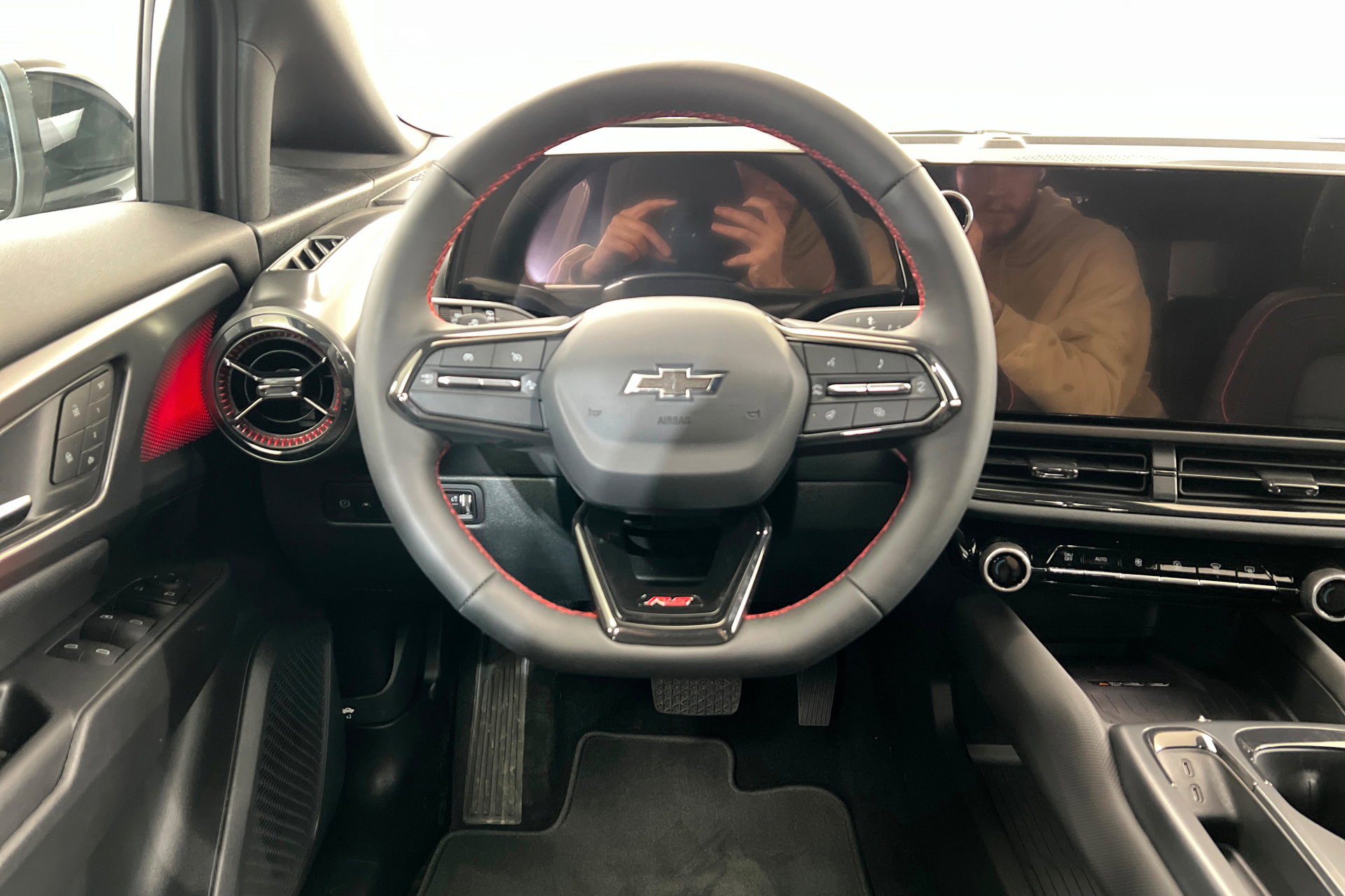 New 2026 Chevrolet Equinox EV RS image 13