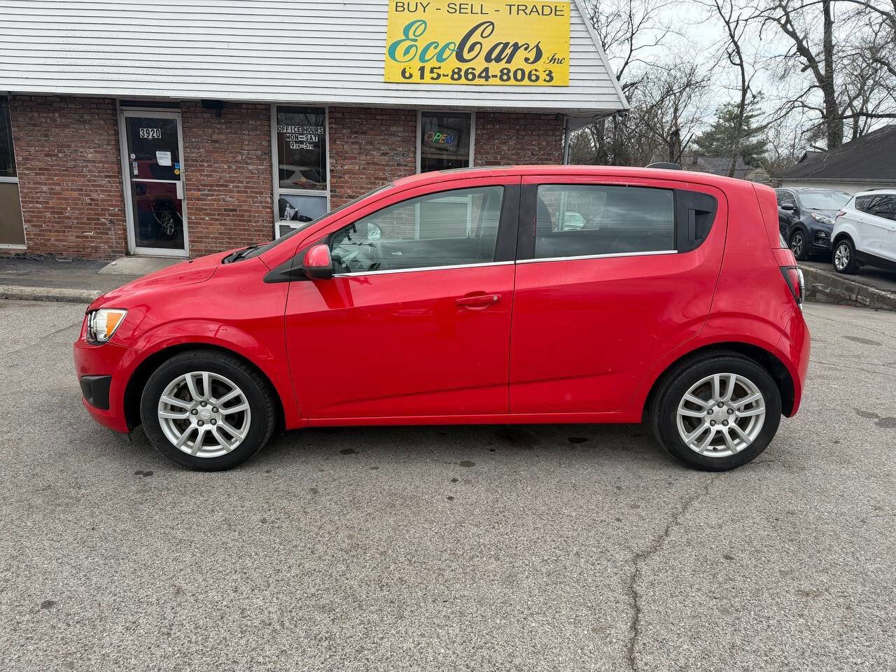 Used 2015 Chevrolet Sonic LT w/ Fun and Sun Package FWD image 9