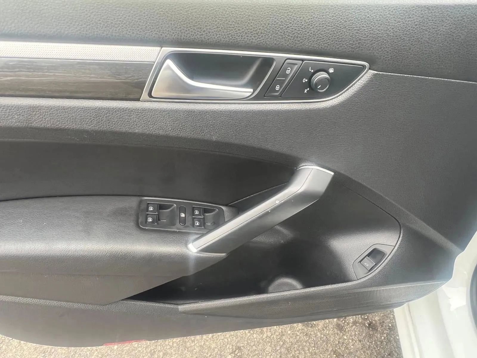 Used 2018 Volkswagen Passat 2.0T SE image 23