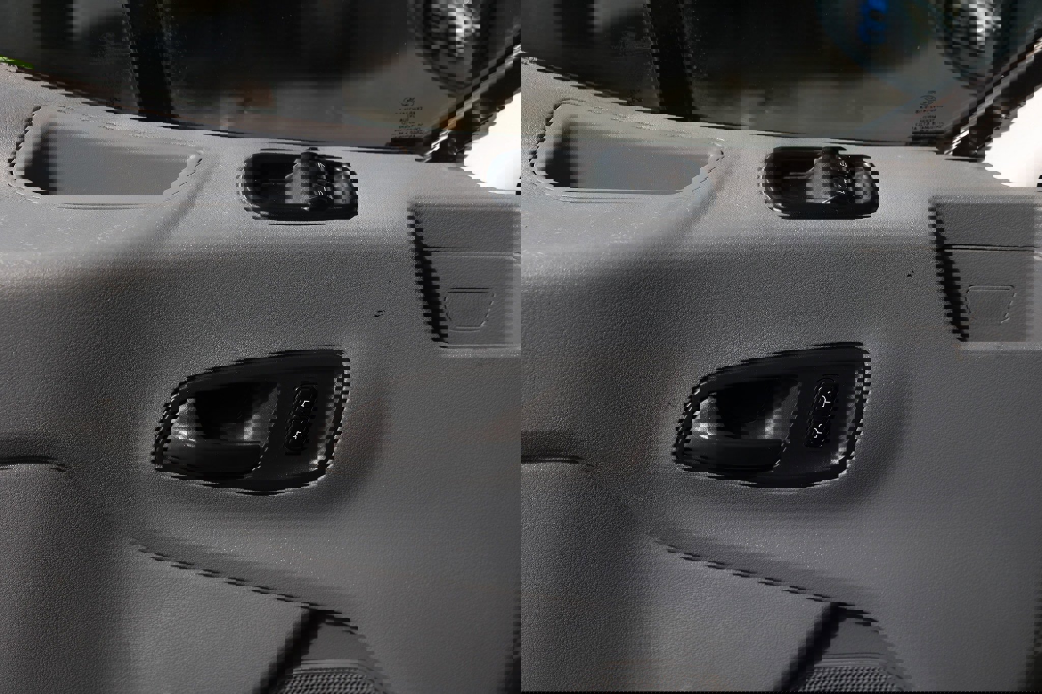 Used 2018 Ford Transit 250 130 Low Roof w/ Exterior Upgrade Package image 40