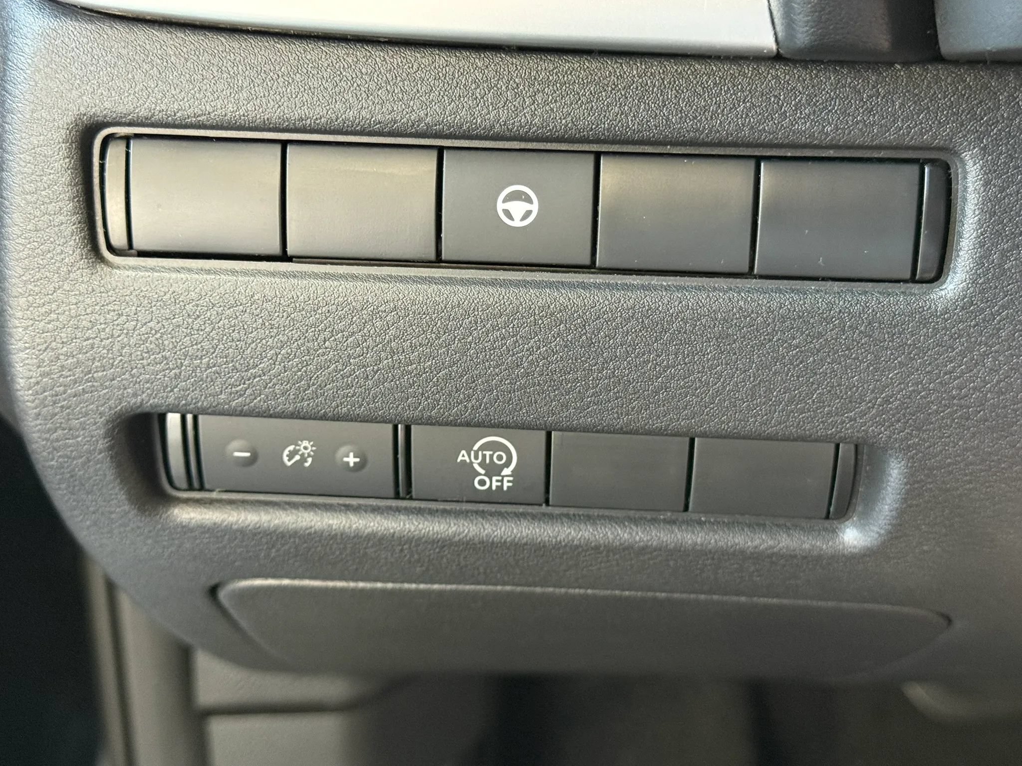 Used 2023 Nissan Rogue SV AWD/4WD image 29