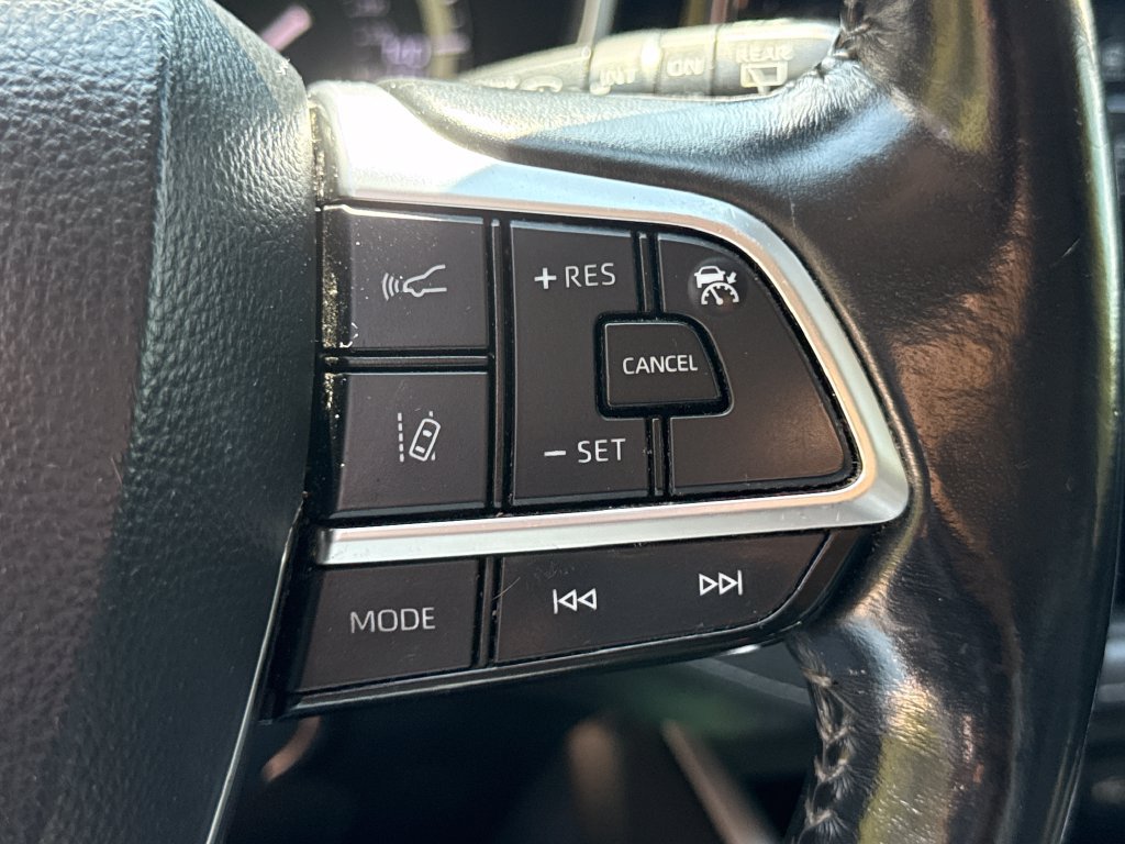 Used 2021 Toyota Highlander XLE AWD/4WD image 28