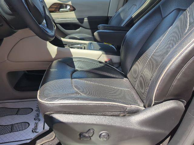 Certified 2023 Chrysler Pacifica Limited FWD image 13