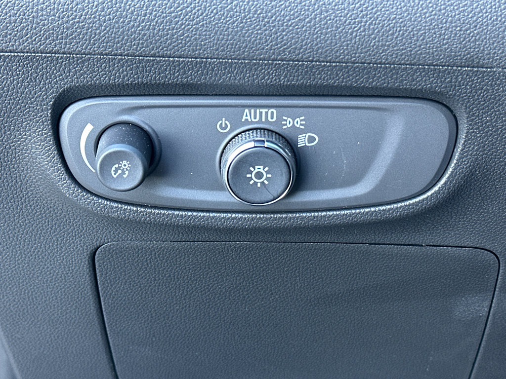 Used 2024 Buick Encore GX Avenir w/ Avenir Technology Package image 26