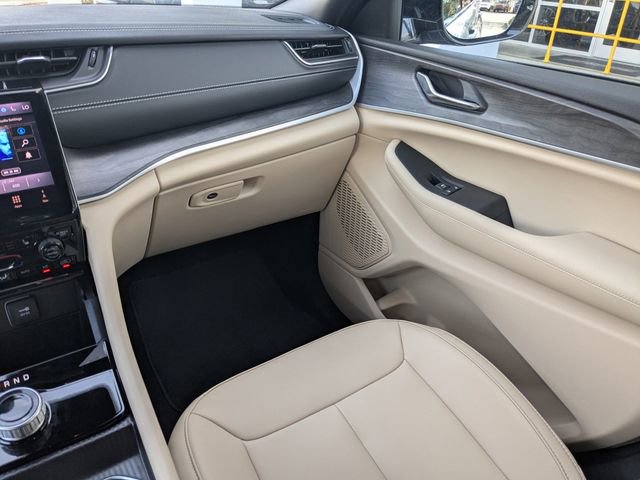 Used 2025 Jeep Grand Cherokee Limited image 20