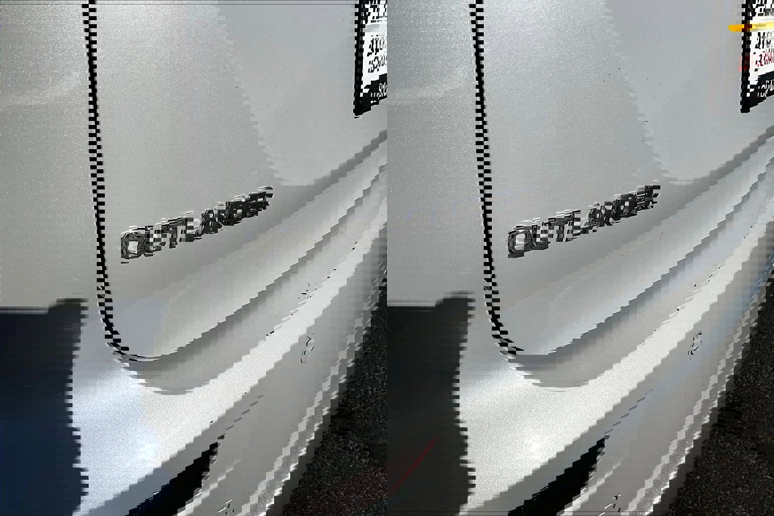 Used 2024 Mitsubishi Outlander SE image 24