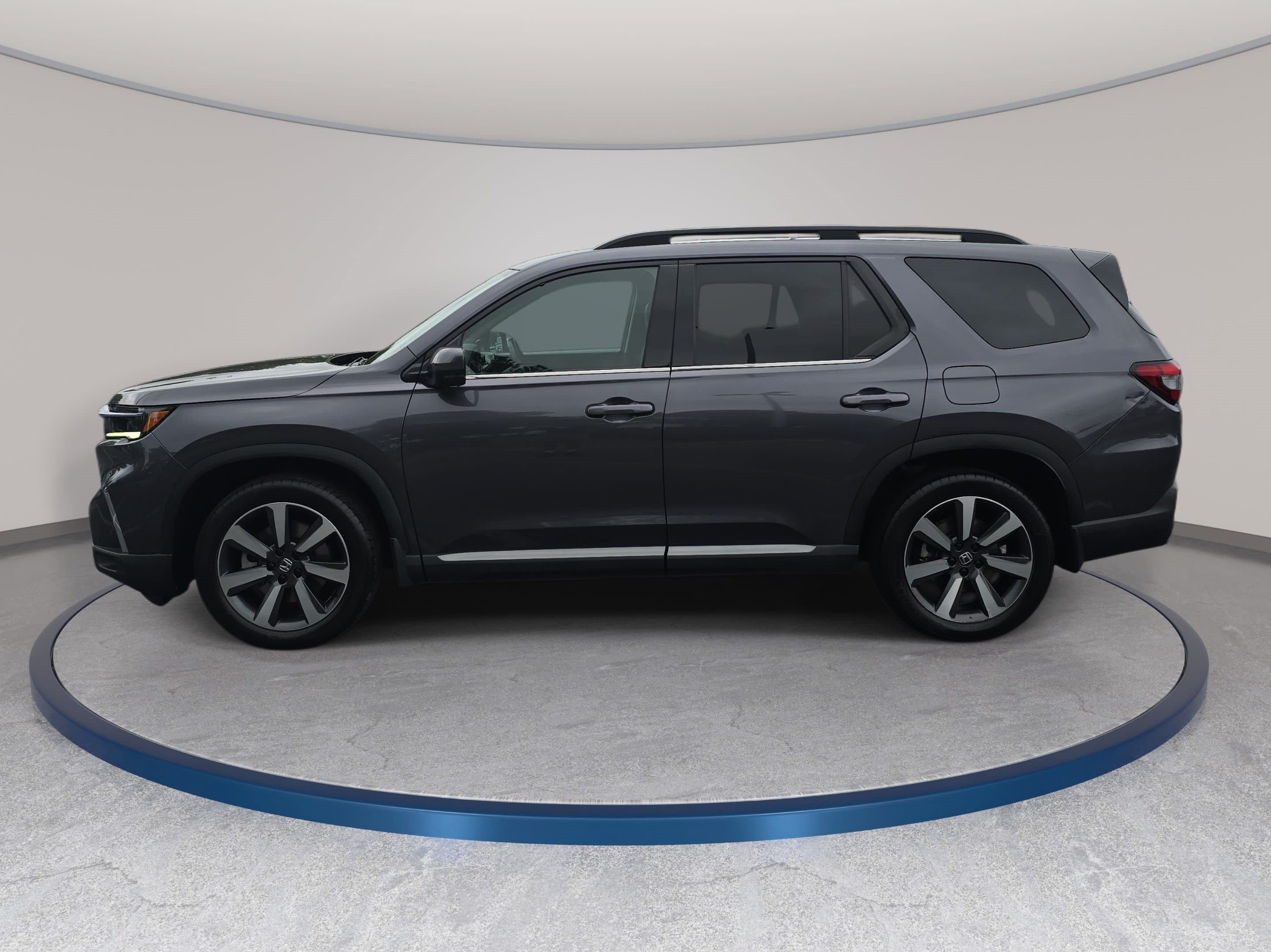 Used 2023 Honda Pilot Touring image 8