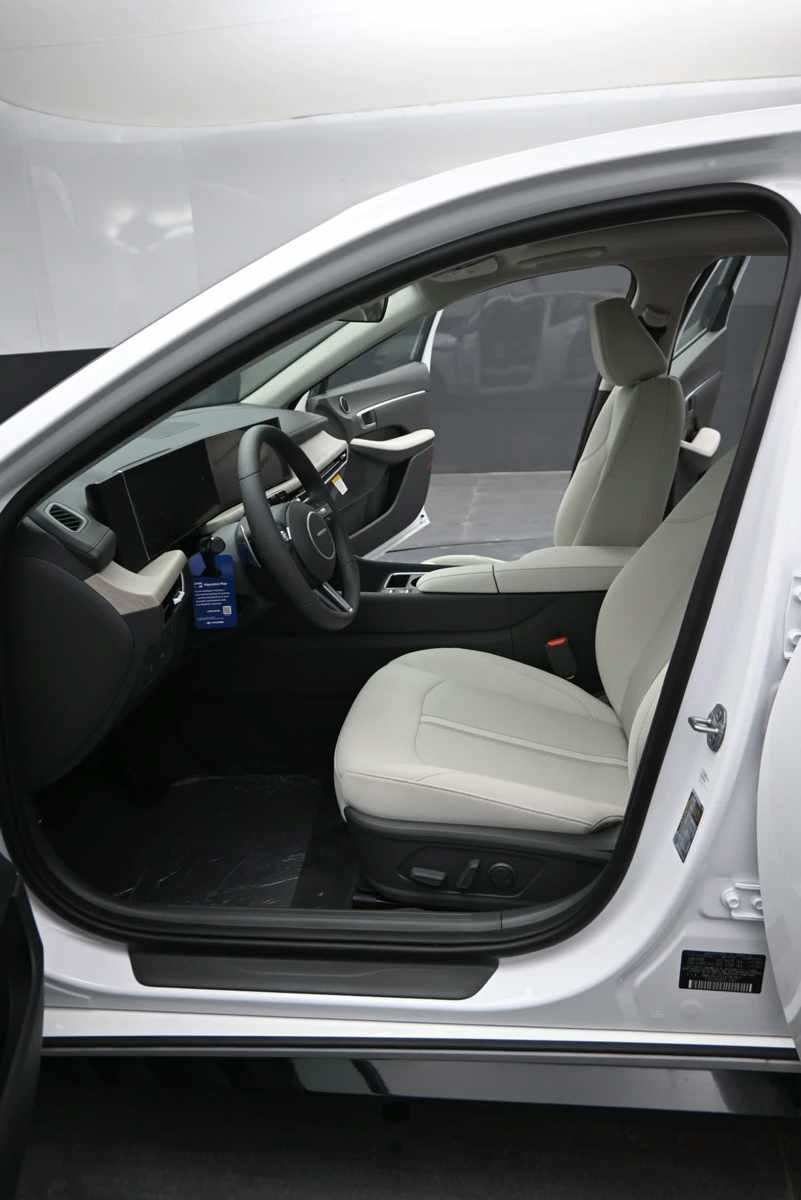 New 2026 Hyundai Sonata SEL FWD image 17