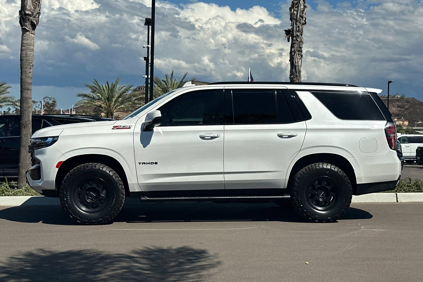 Used 2021 Chevrolet Tahoe Z71 w/ Luxury Package AWD/4WD image 7