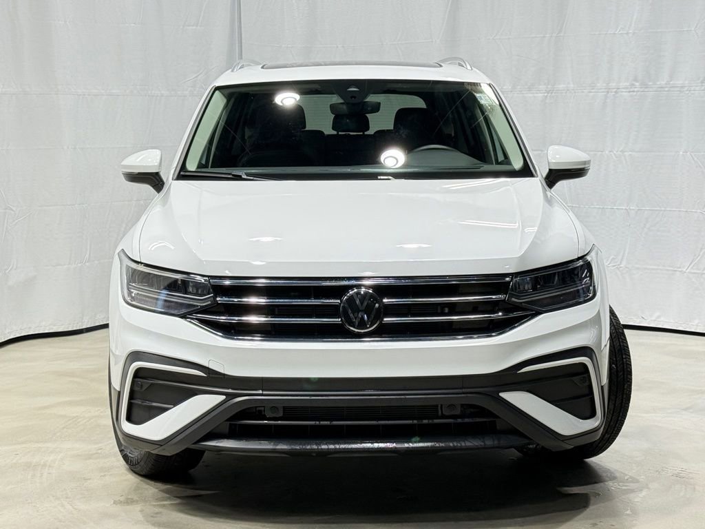 Used 2024 Volkswagen Tiguan SE image 2