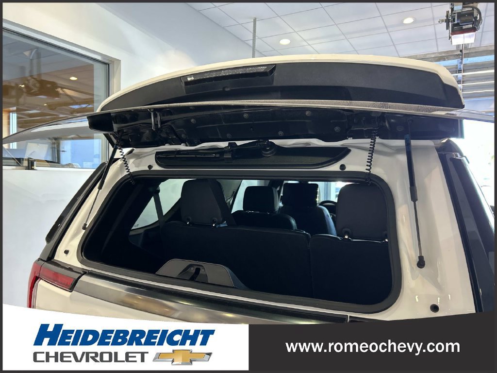 Used 2025 GMC Yukon AT4 w/ AT4 Premium Plus Package AWD/4WD image 15