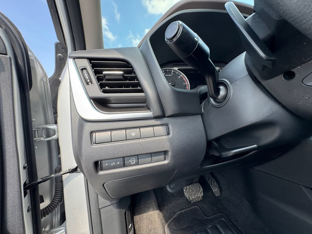 Used 2023 Nissan Rogue SV AWD/4WD image 25