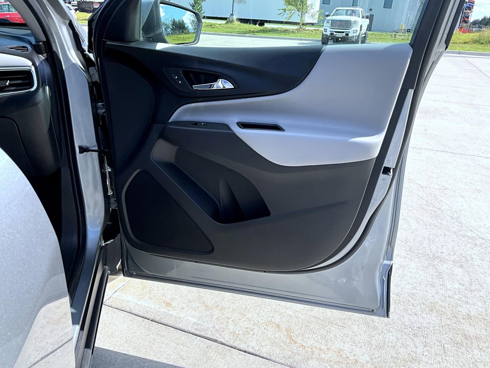 Used 2023 Chevrolet Equinox LT AWD/4WD image 16