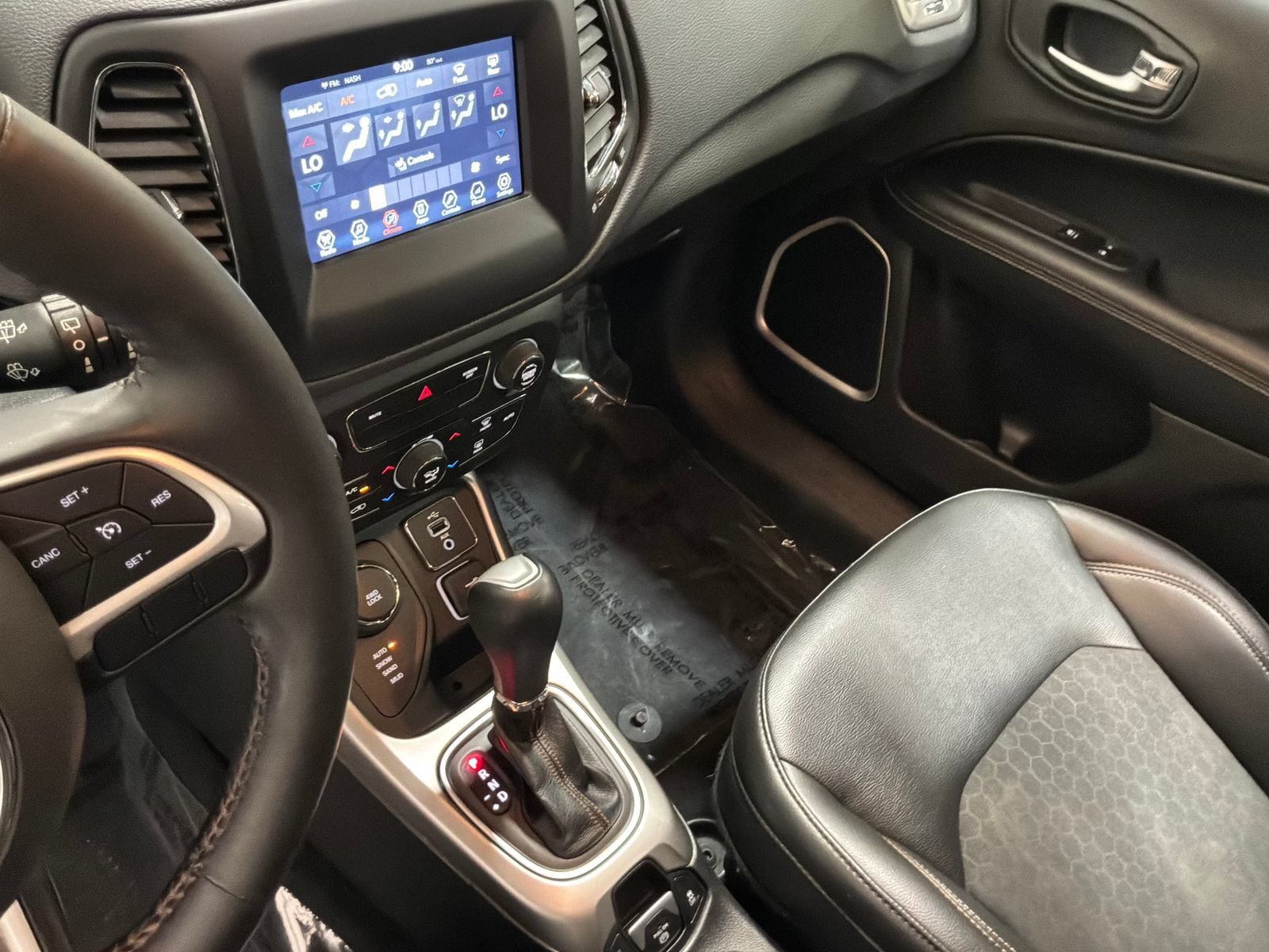 Used 2018 Jeep Compass Latitude w/ Popular Equipment Group AWD/4WD image 18